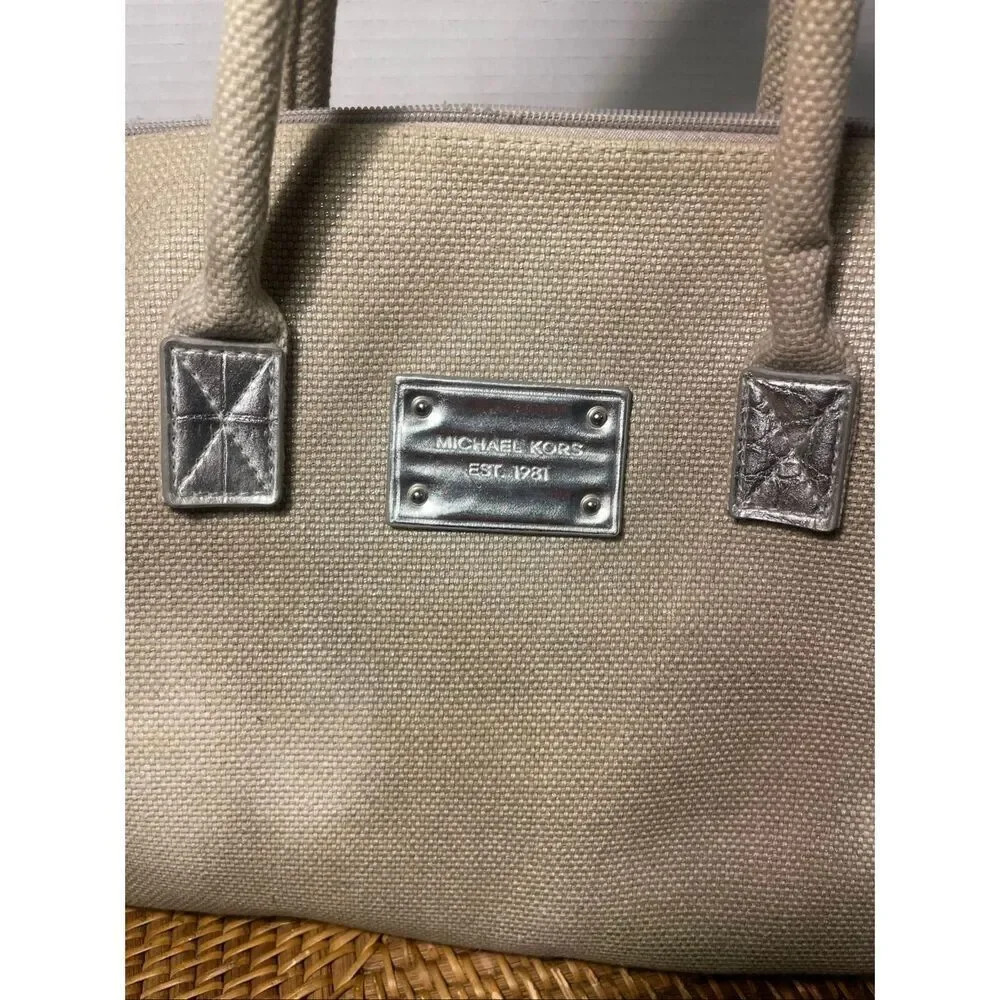 Michael KORS Weekender Woven Medicine Bag